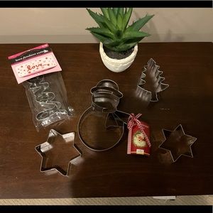 5 Assorted New Metal Cookie Cutters ⛄️ ⭐️ 🎄